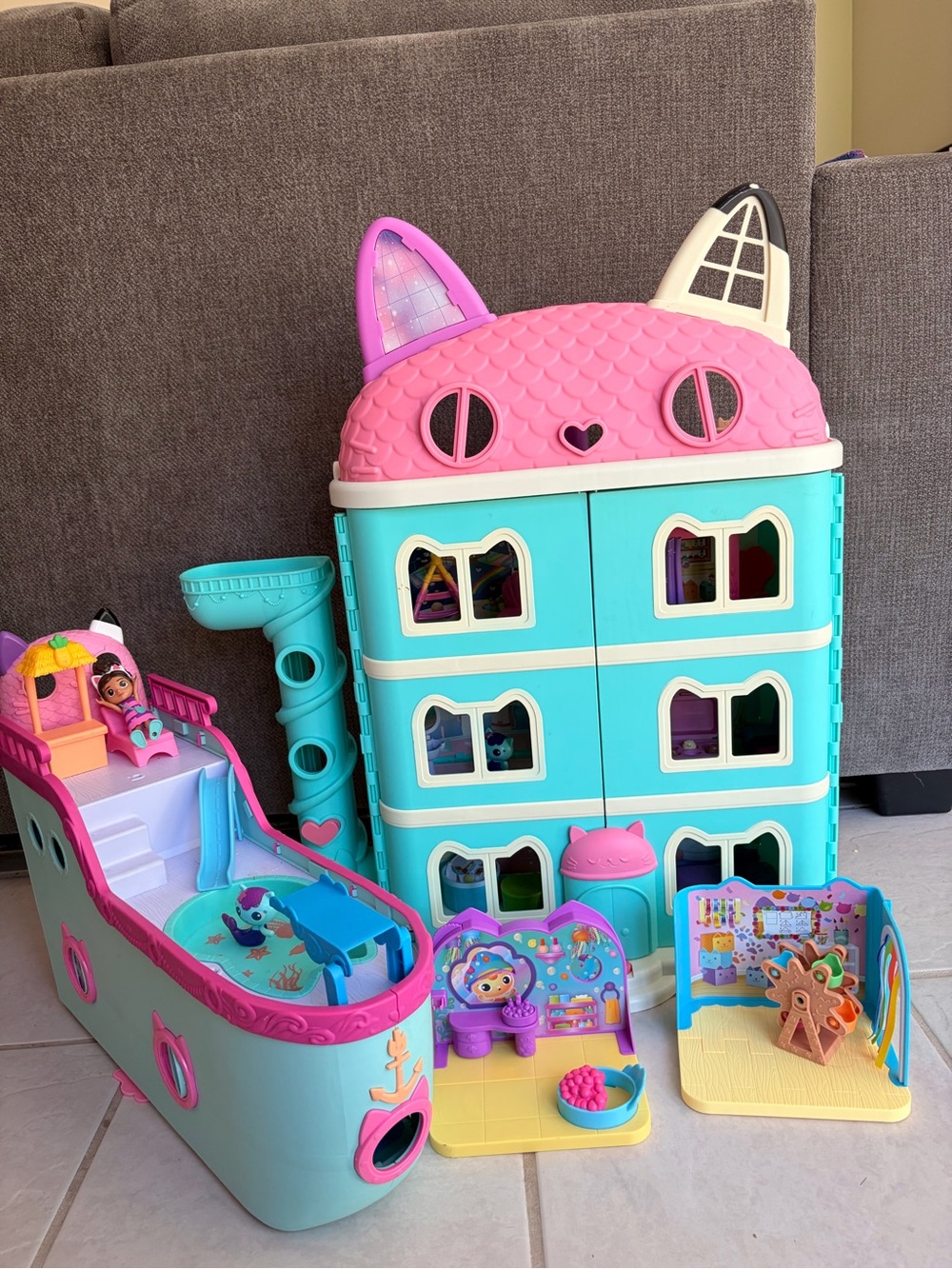 Gabby’s Dollhouse and cruise ship - Kids Toys